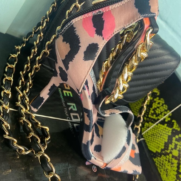 New in the box - Picture 4 of 4